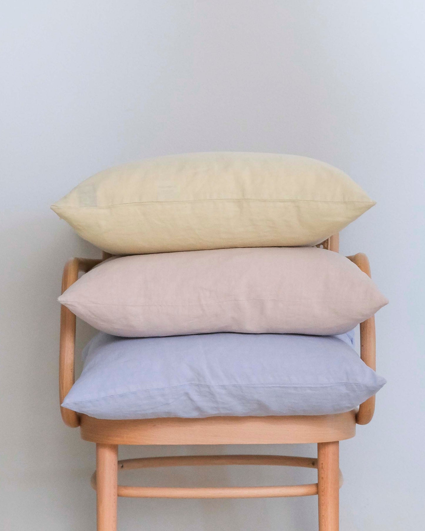 Cushion cover in oat yellow