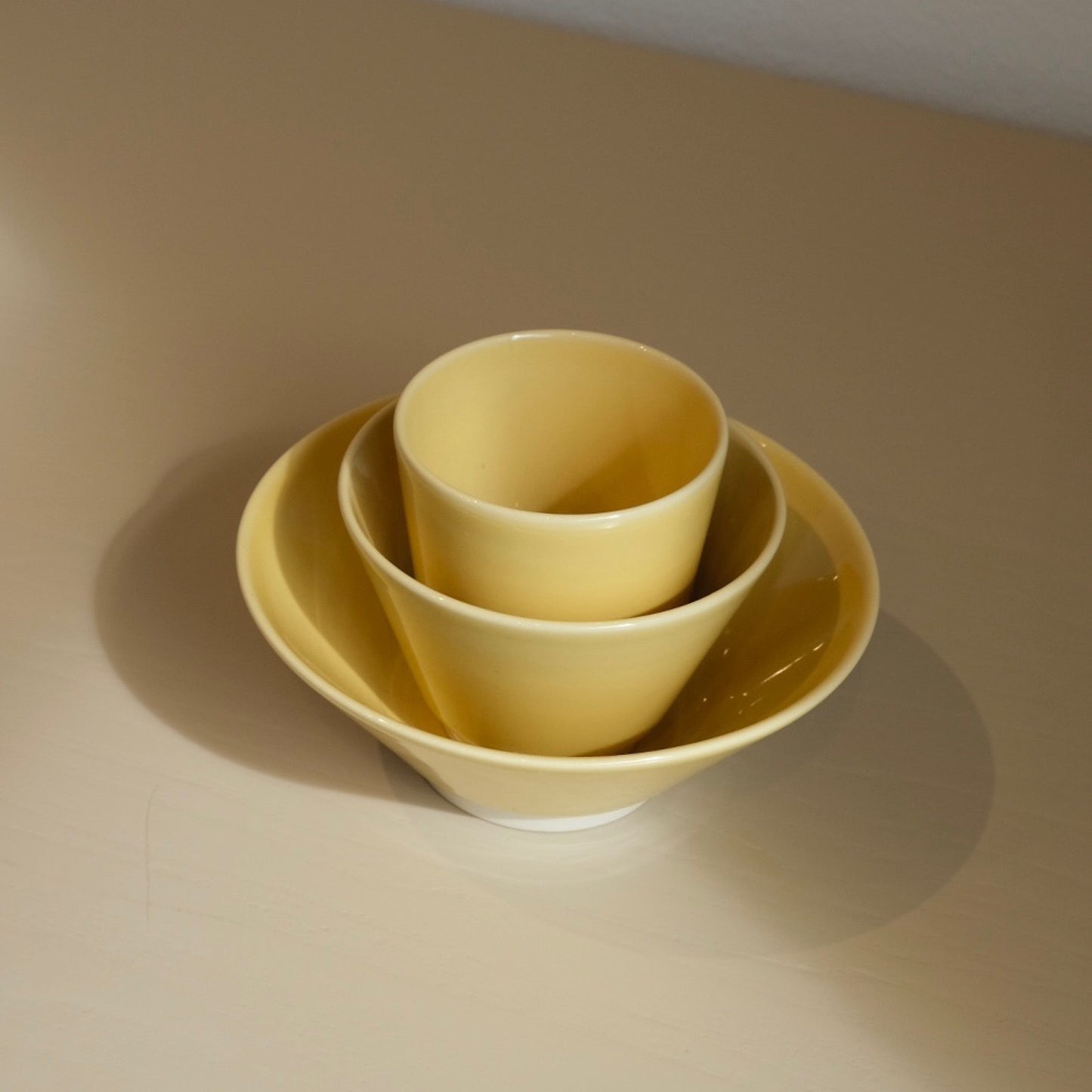memphis cups in yellow