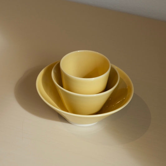 memphis cups in yellow