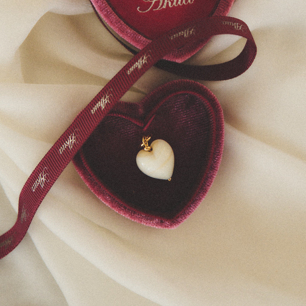 uma pendant • ivory