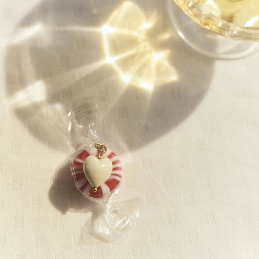 uma pendant • ivory