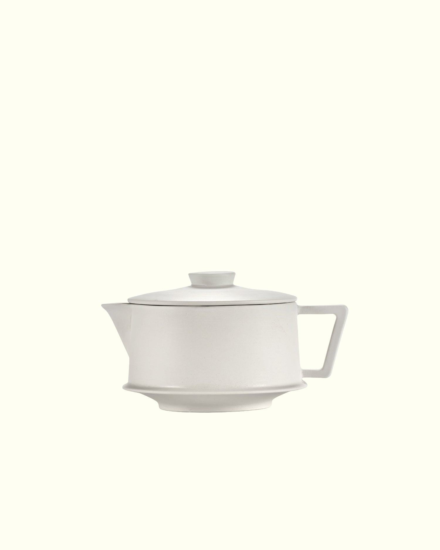teapot in porcelain