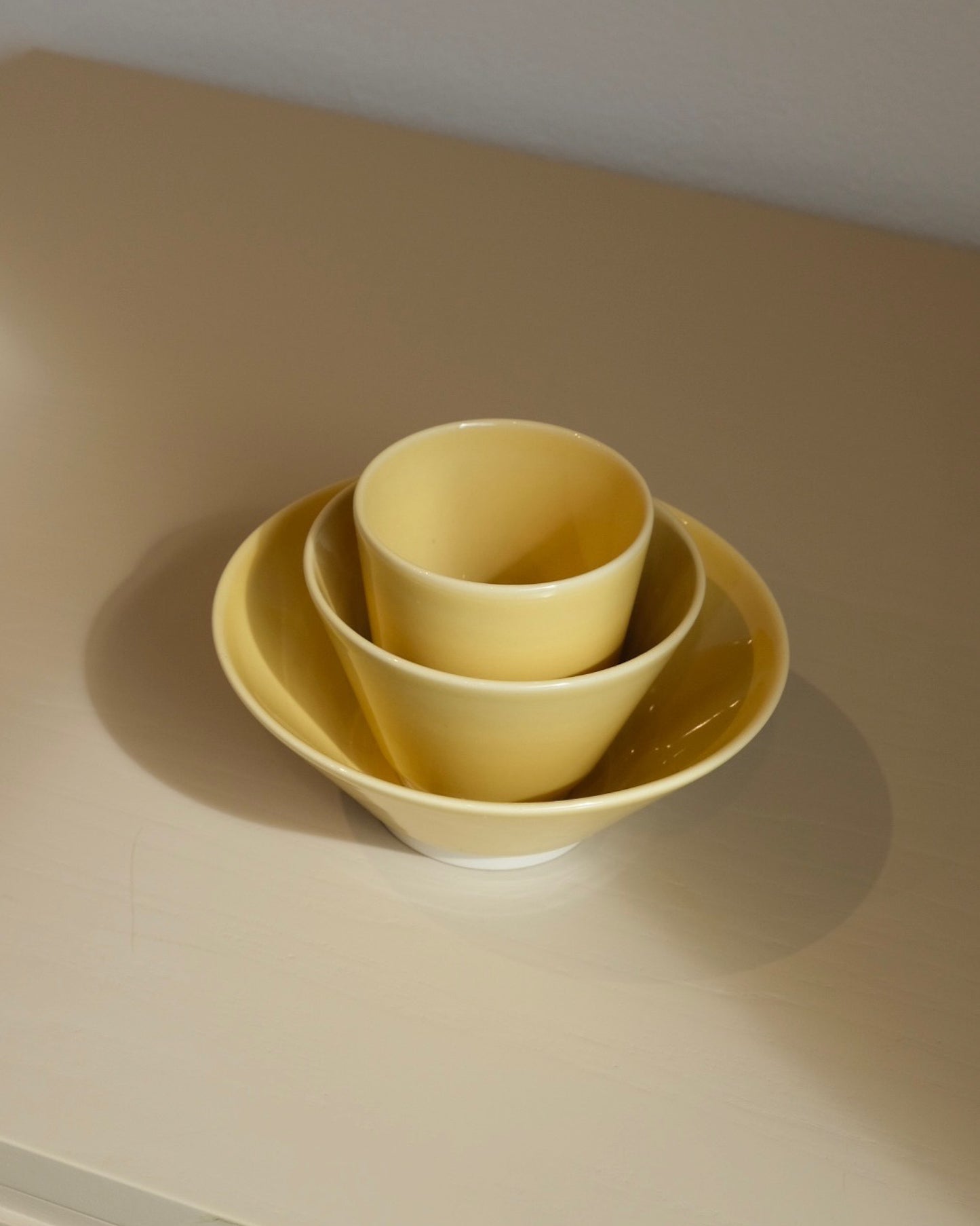 memphis cup in yellow